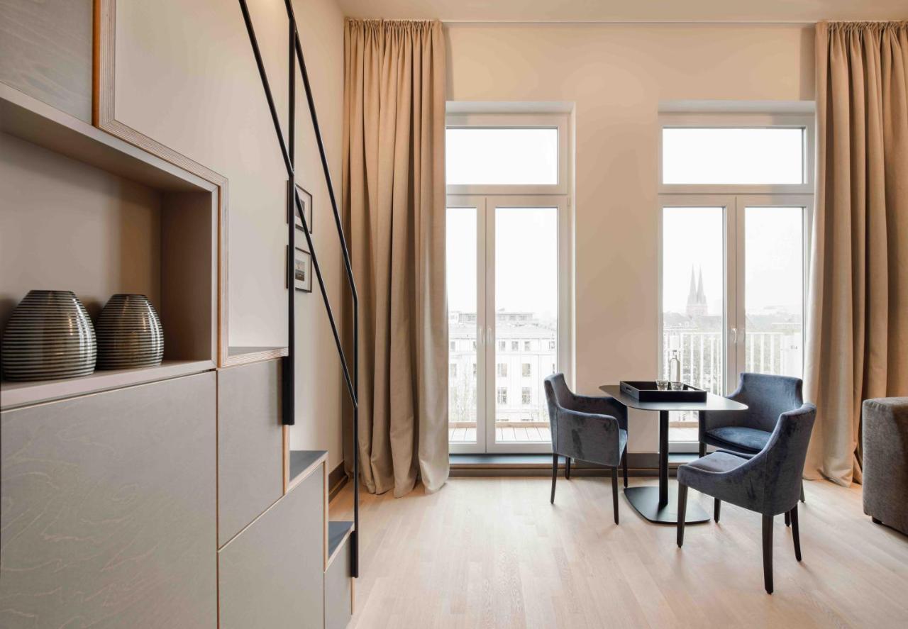 Oberdeck Studio Apartments - Adults Only Hamburg Luaran gambar A suite at the Hotel